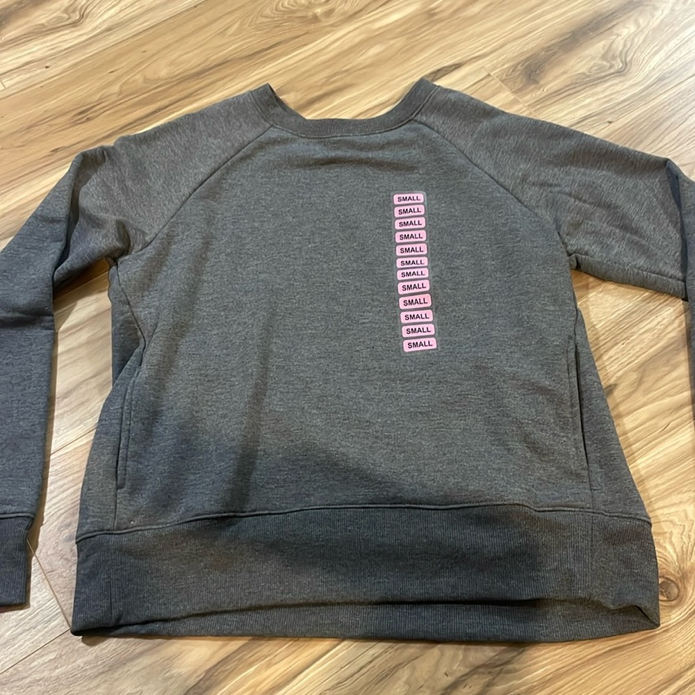 Soft fleece crewneck    Size - Small